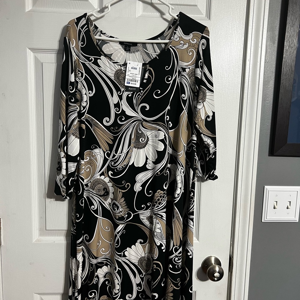 New dress with tag never worn